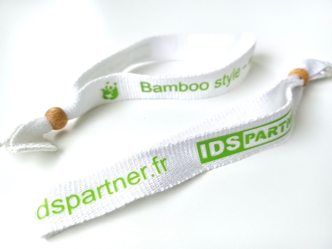 Bambou wristband with reusable wooden ring